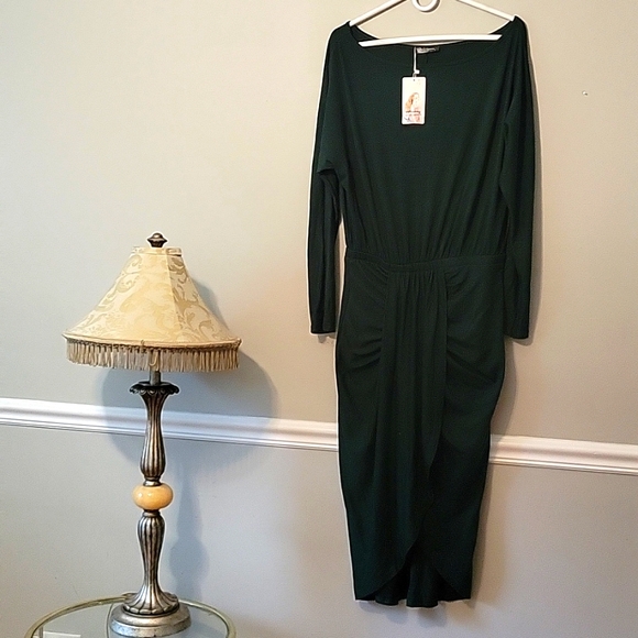 Dresses & Skirts - Dressed up Maxi Dress